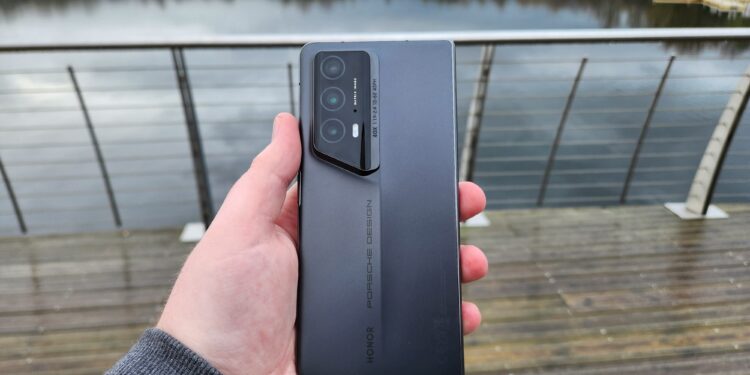 Arms-on with the Porsche Design HONOR Magic V2 RSR Version